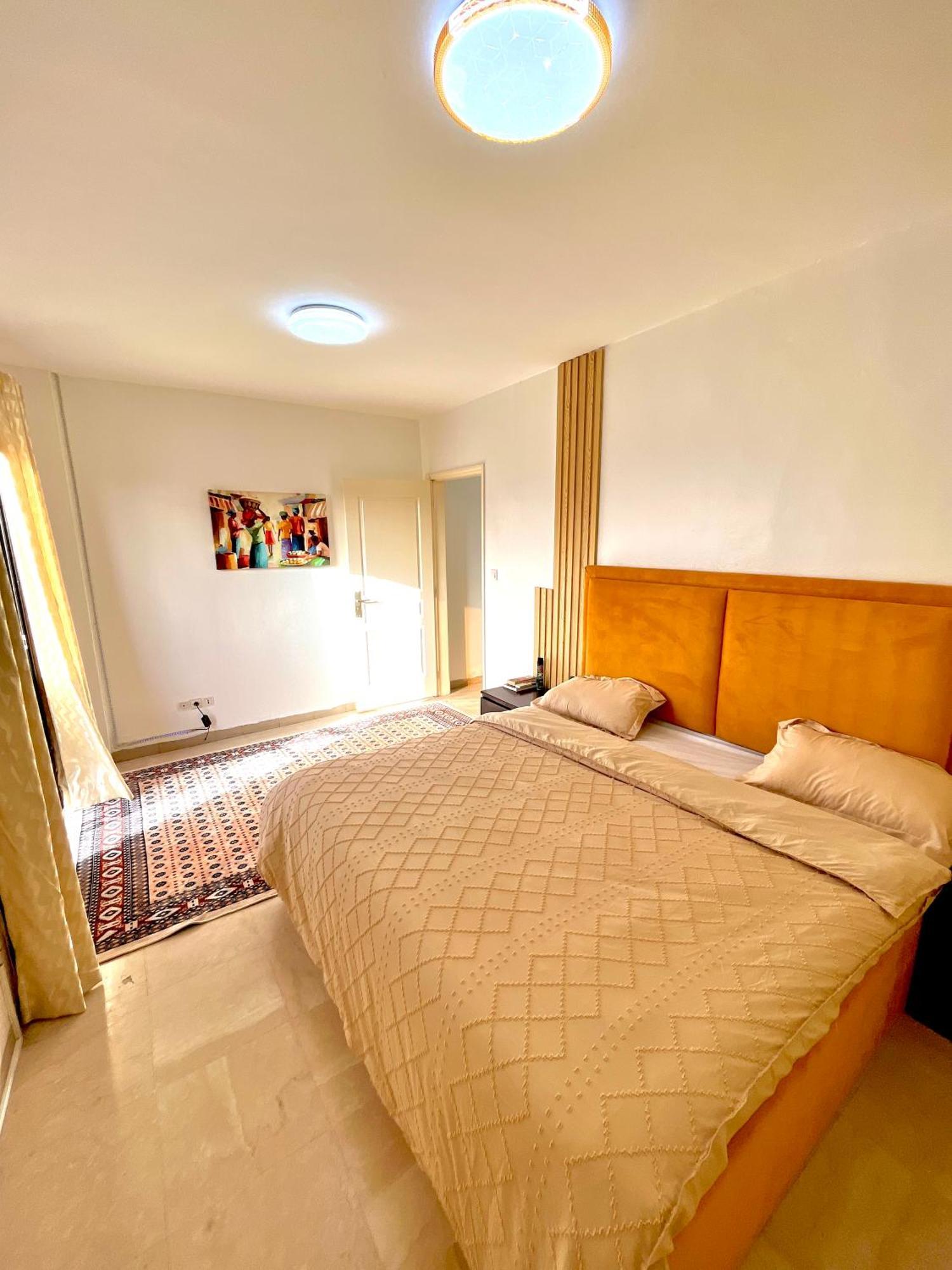 2 , Salon * Dakar